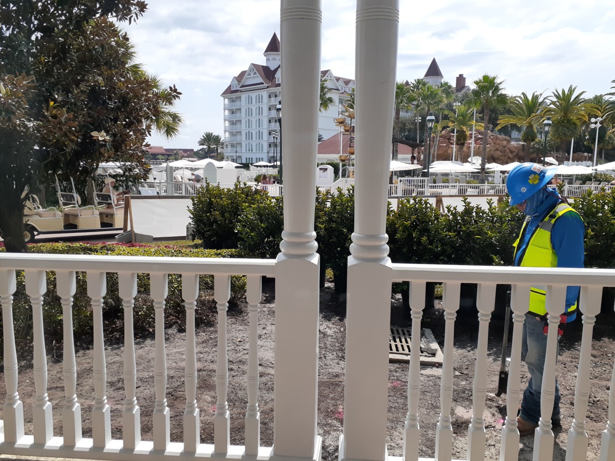 Grand Floridian Exterior garden