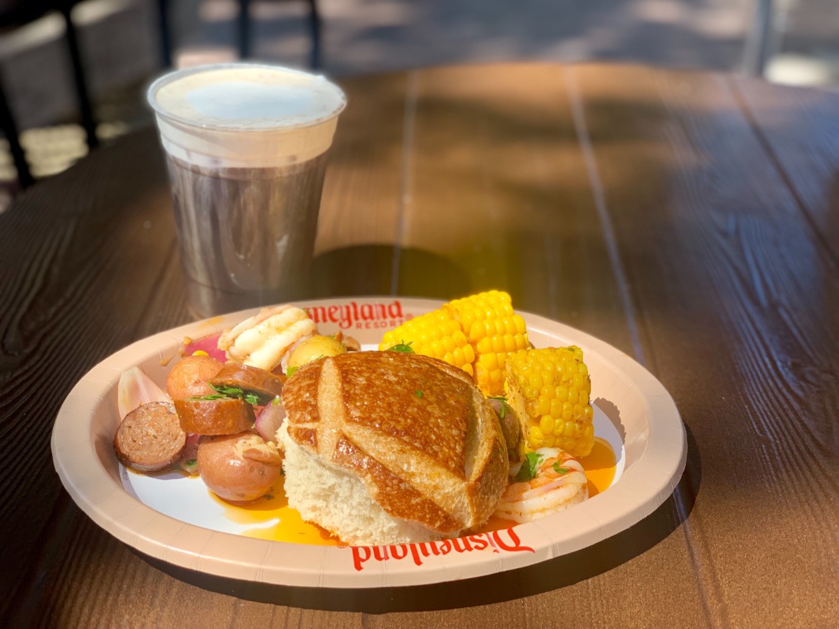 HarbThe Ghost Mariner's Seafood Boil Harbour Galley Halloween Time 2019 Disneyland