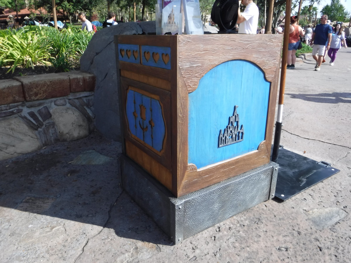Guest Experience Lectern Fantasyland