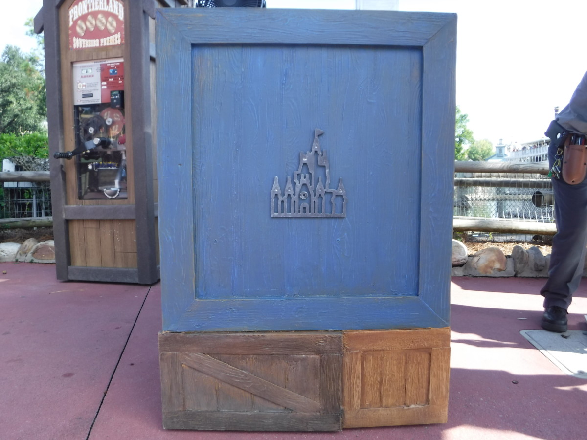 Guest Experience Lectern Frontierland