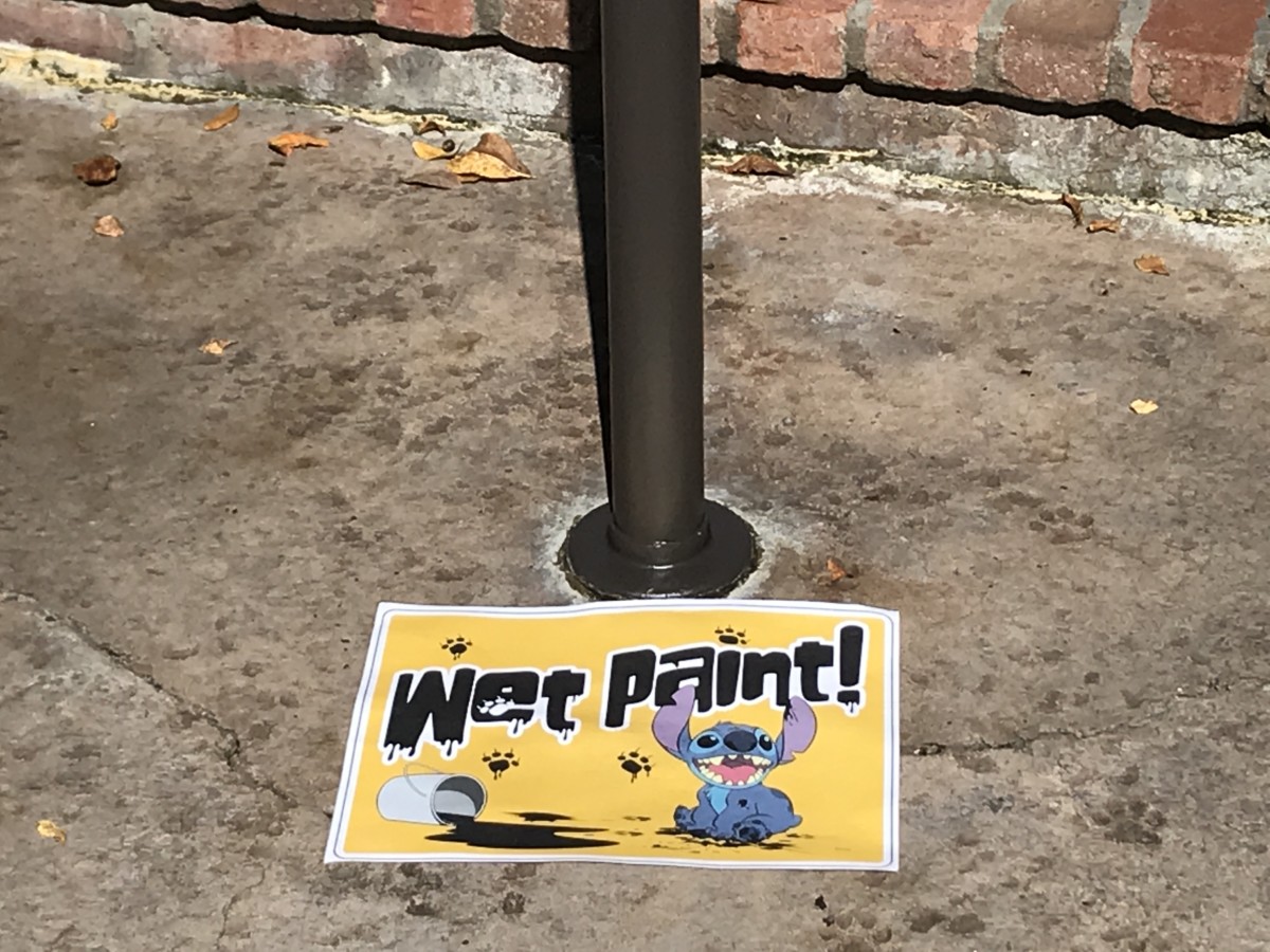 wet paint sign