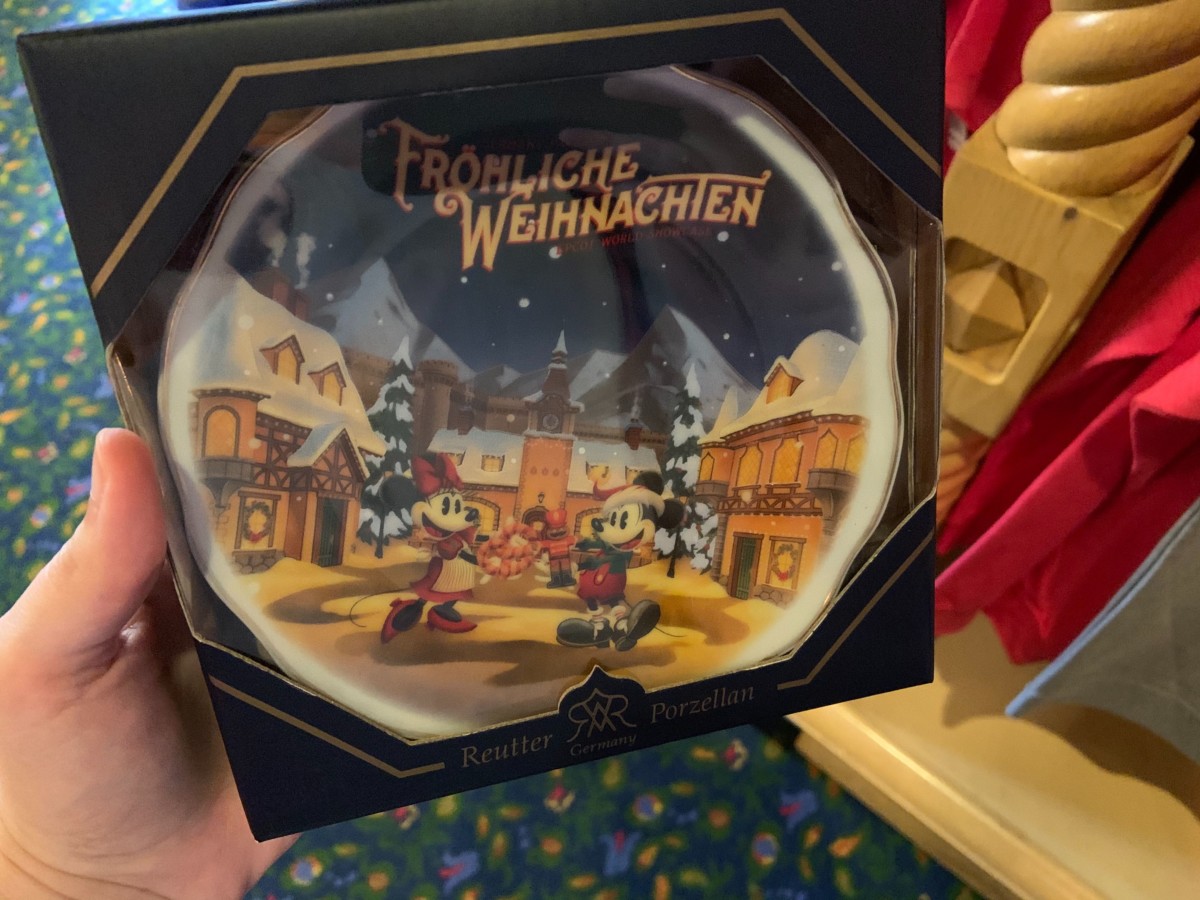 Porcelain Fr&ouml;hliche Weihnachten Decorative Plate- $16.99
