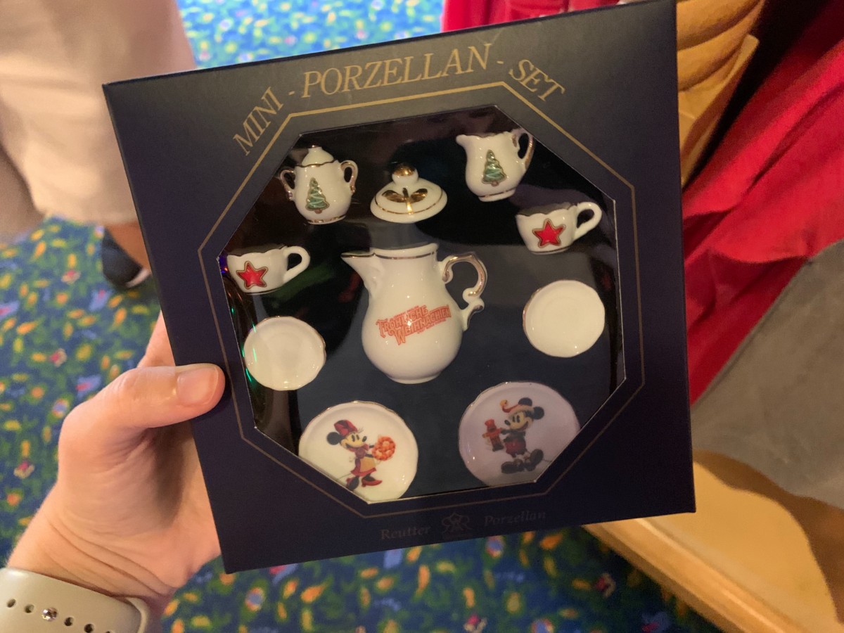 Mini Porcelain Fr&ouml;hliche Weihnachten Decorative Tea Set - $39.99
