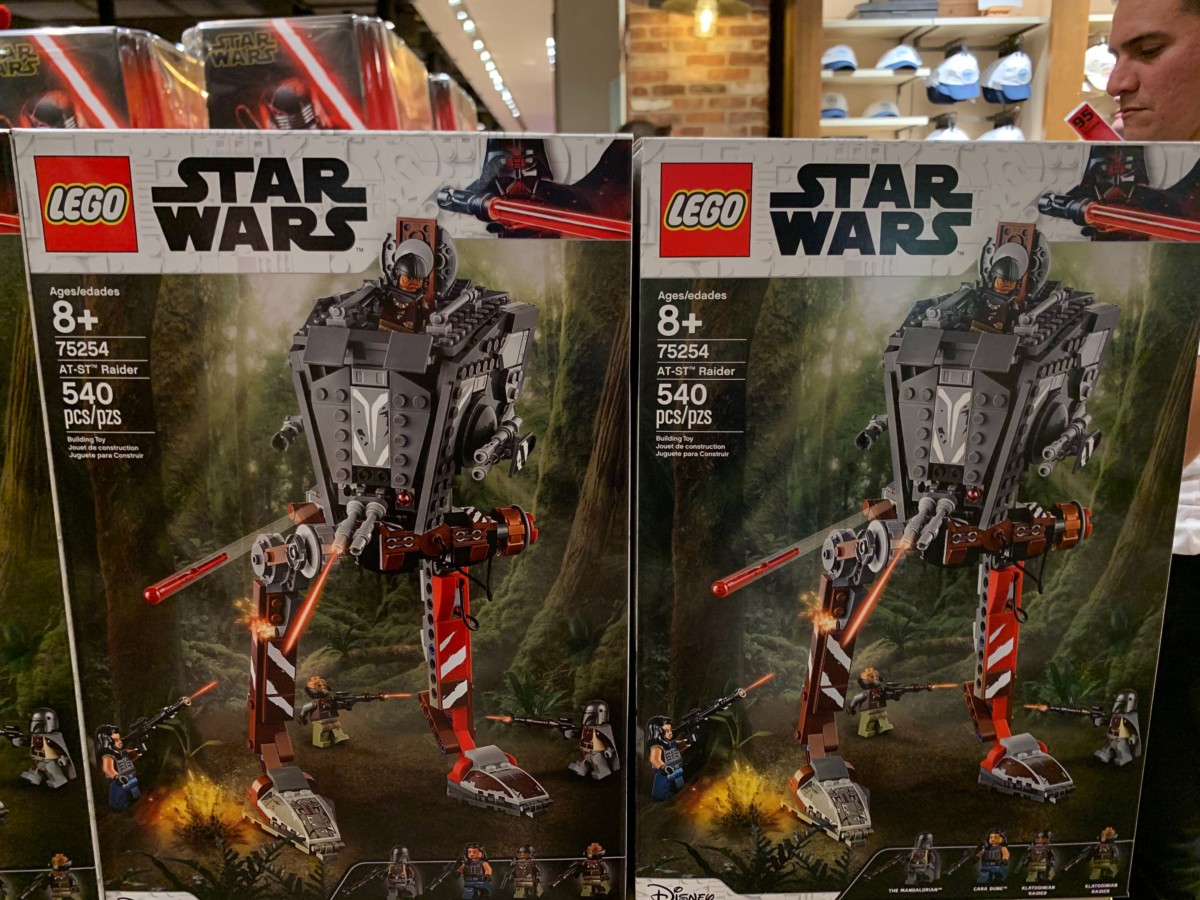 triple force friday world of disney at-st raider lego