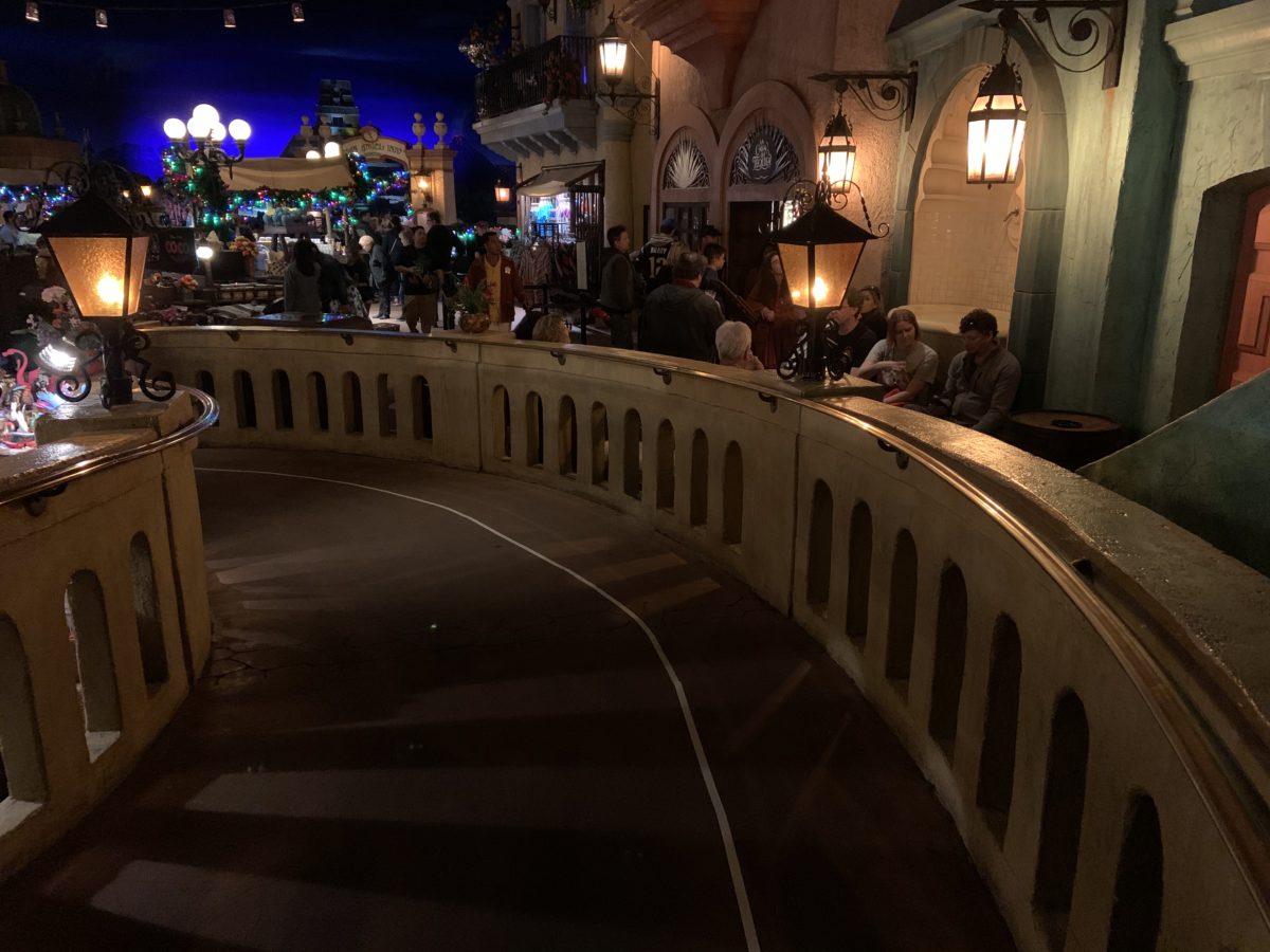 La Cave del Tequila queue markings 5