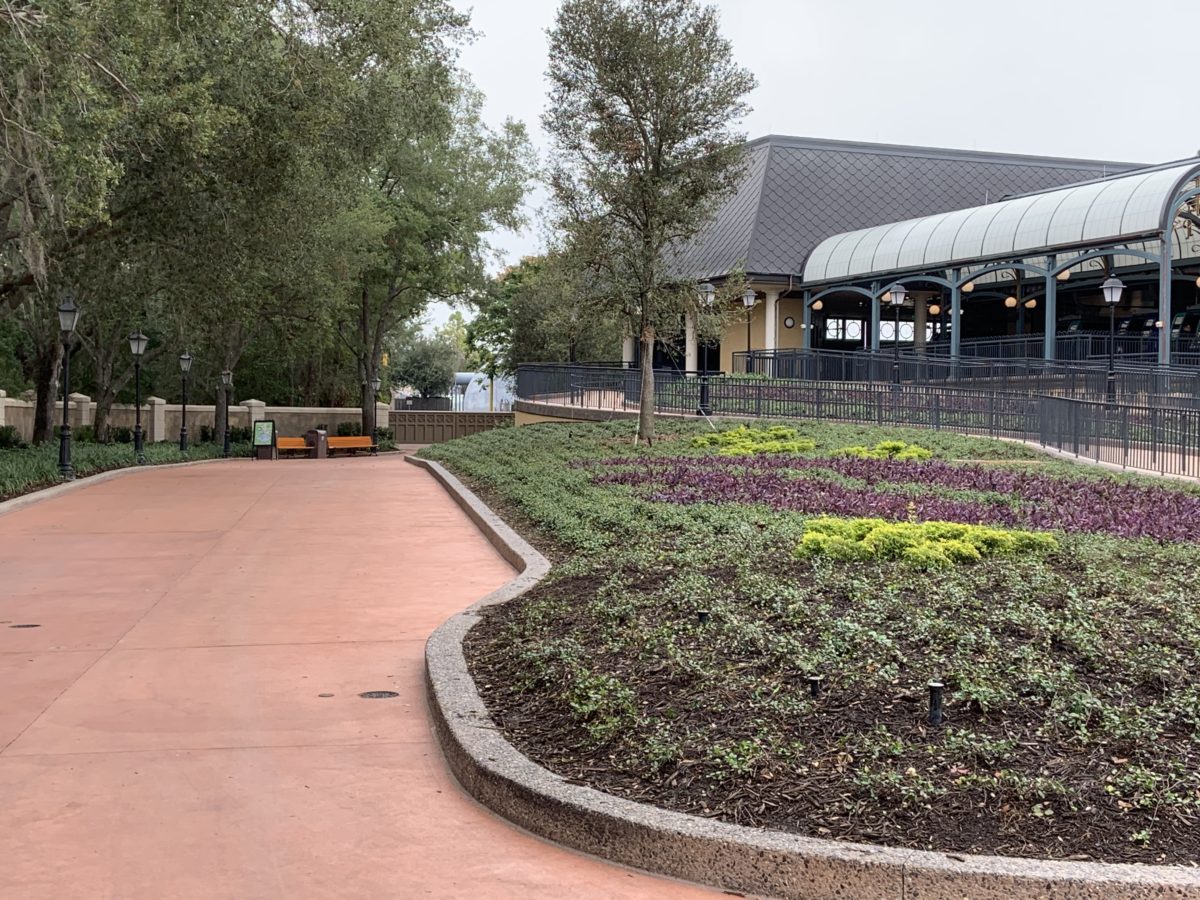 International Gateway smoking area 11/17/19 4