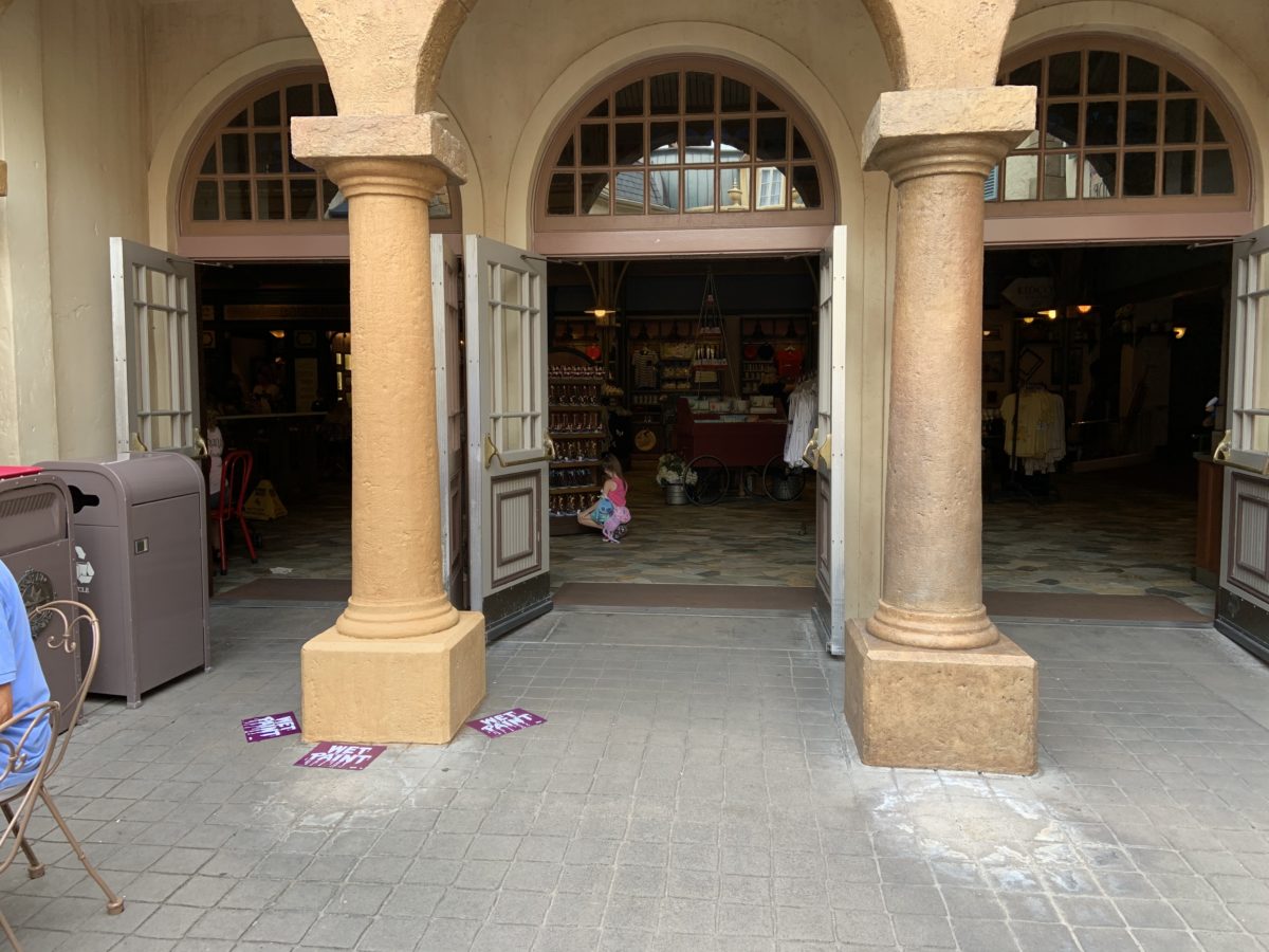 New paint at Les Halles