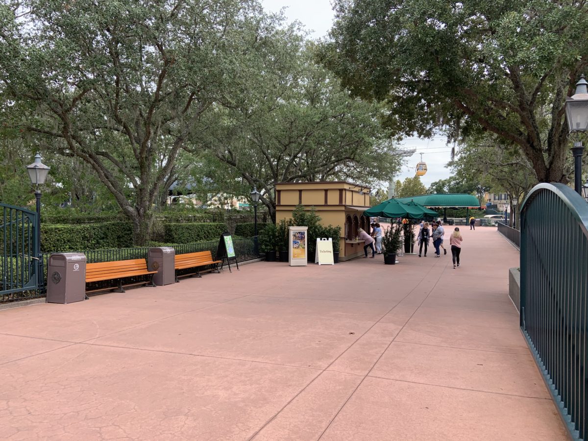 International Gateway smoking area 11/13/19 (4)