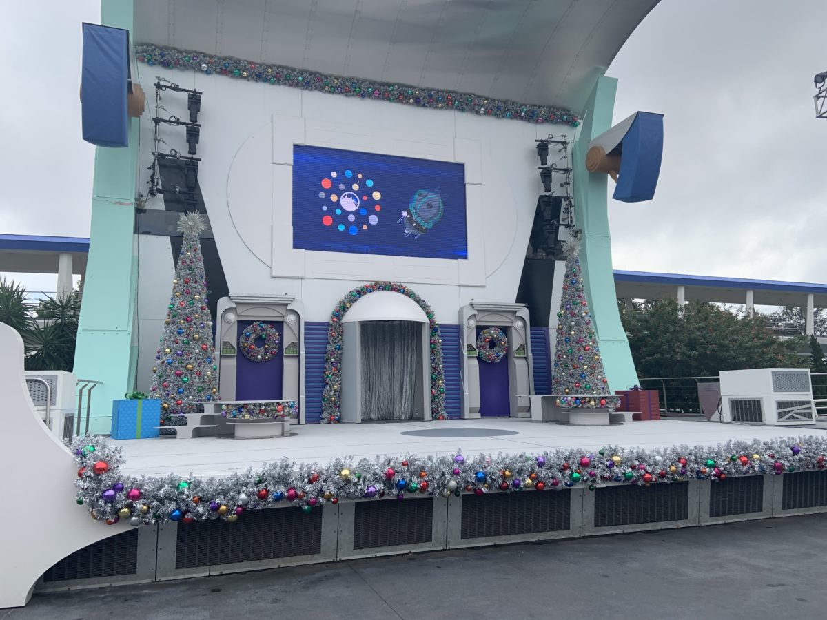 Tomorrowland Christmas decorations (1)
