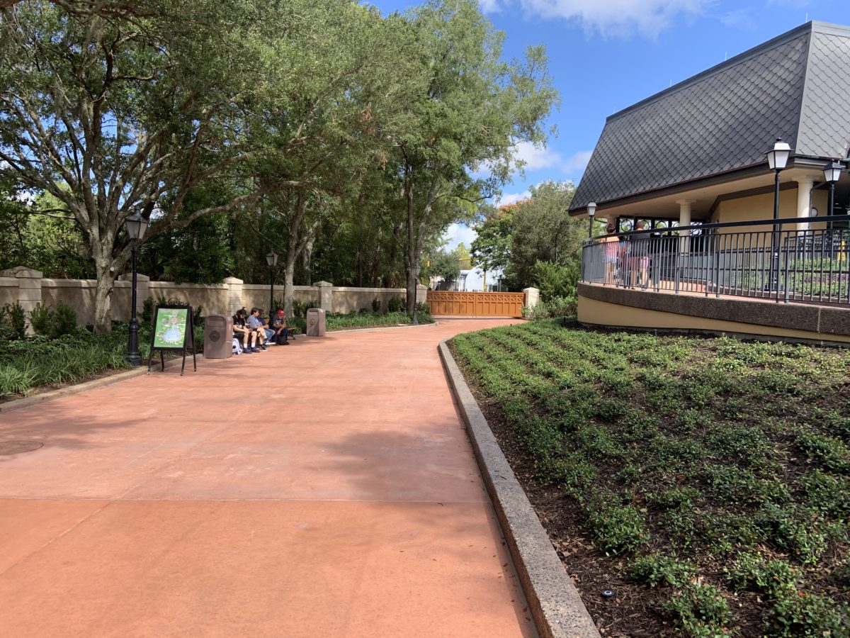 International Gateway smoking area 10/26/19 (7)