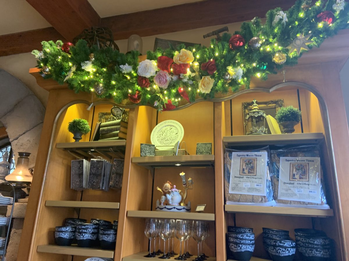 Bonjour! Village Gifts Christmas (2)