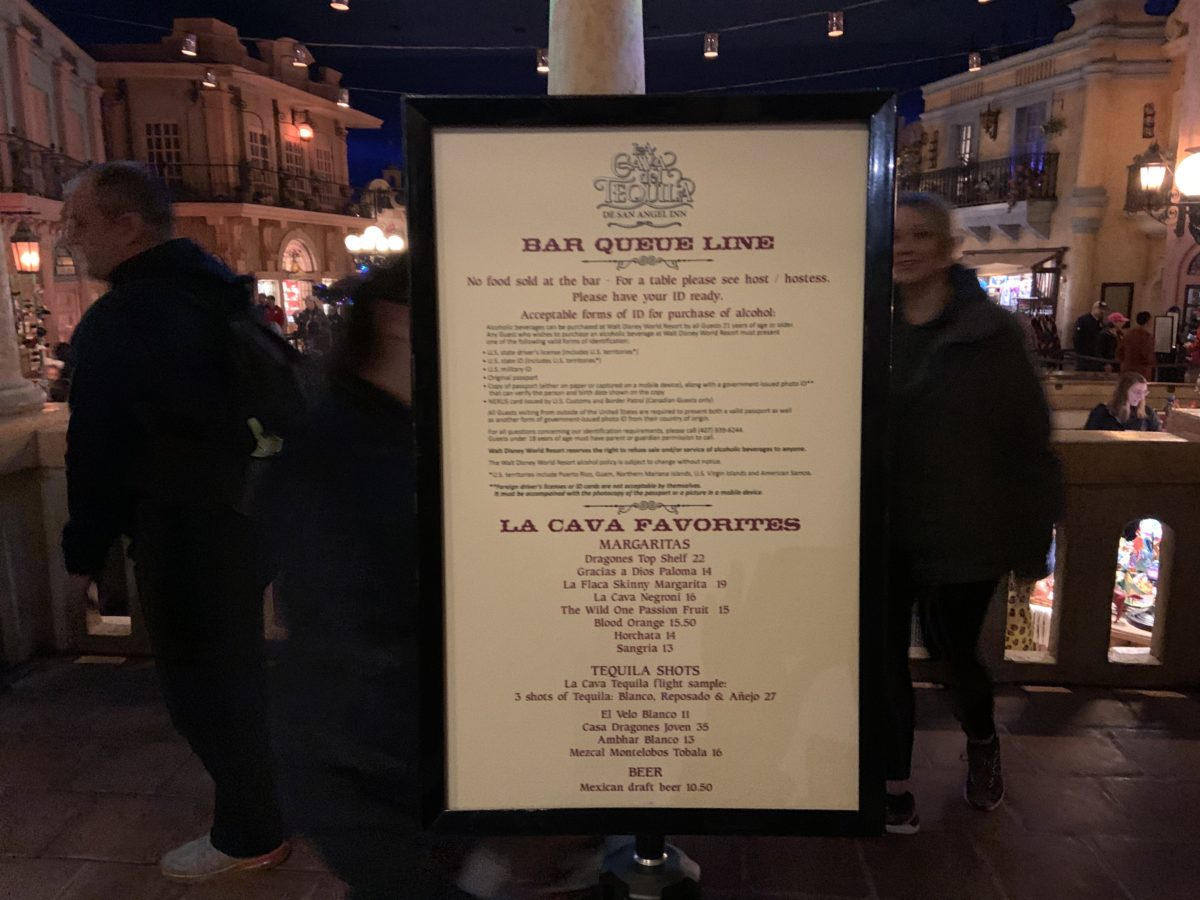 La Cava del Tequila queue sign