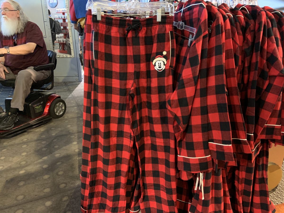 Santa Mickey pajama pants (1)