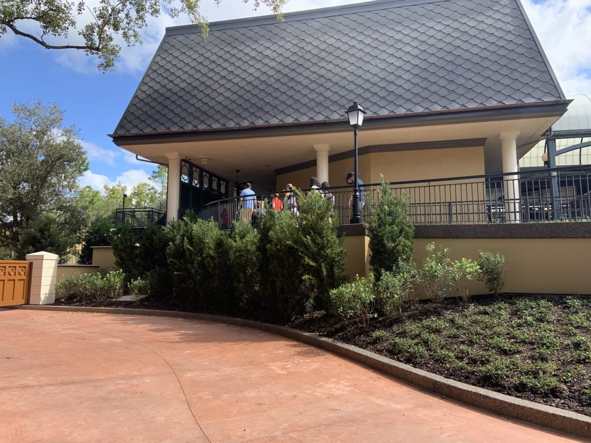 International Gateway smoking area 10/26/19 (5)