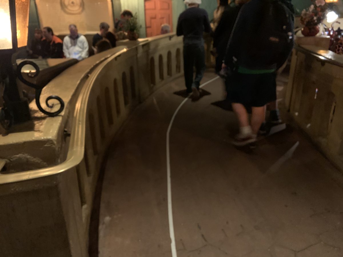 La Cave del Tequila queue markings 4