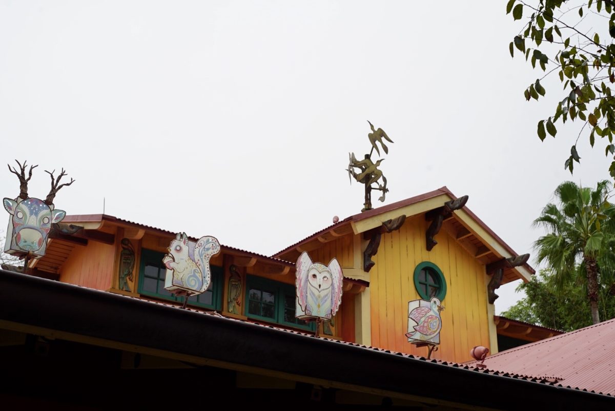 Discovery Island Christmas Decoration