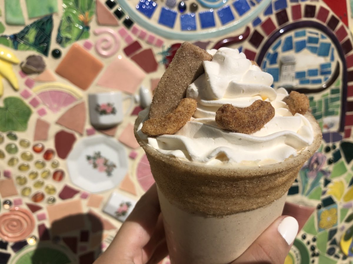 peppermint mickey and churro shake schmoozes dca 2019