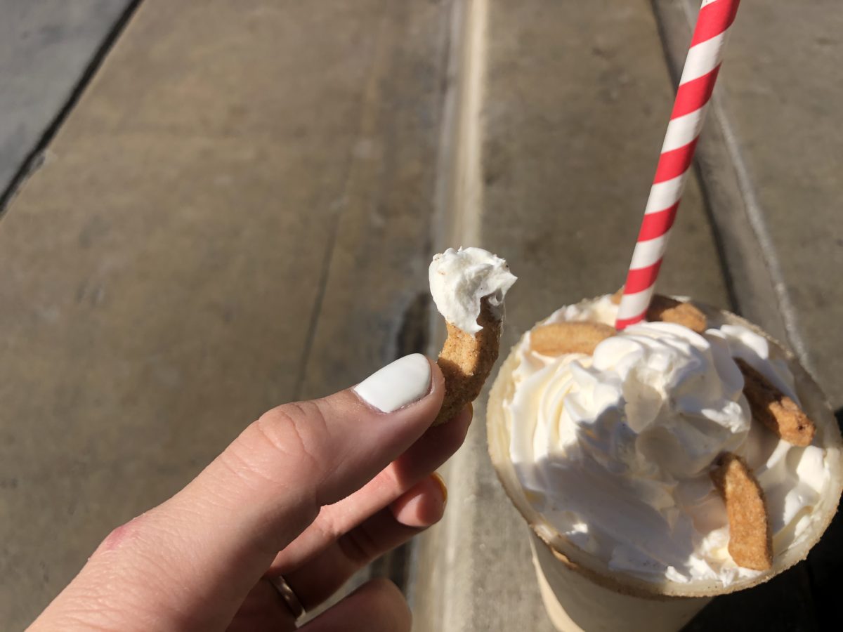 peppermint mickey and churro shake schmoozes dca 2019