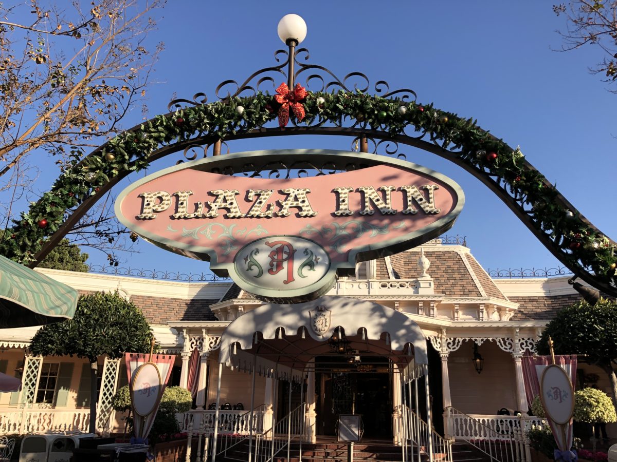 plaza inn holiday cake and Yule log 2019