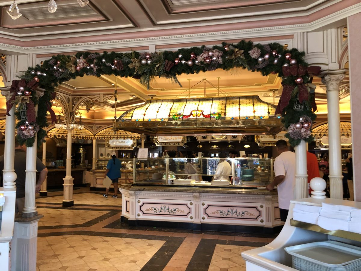 plaza inn holiday cake and Yule log 2019