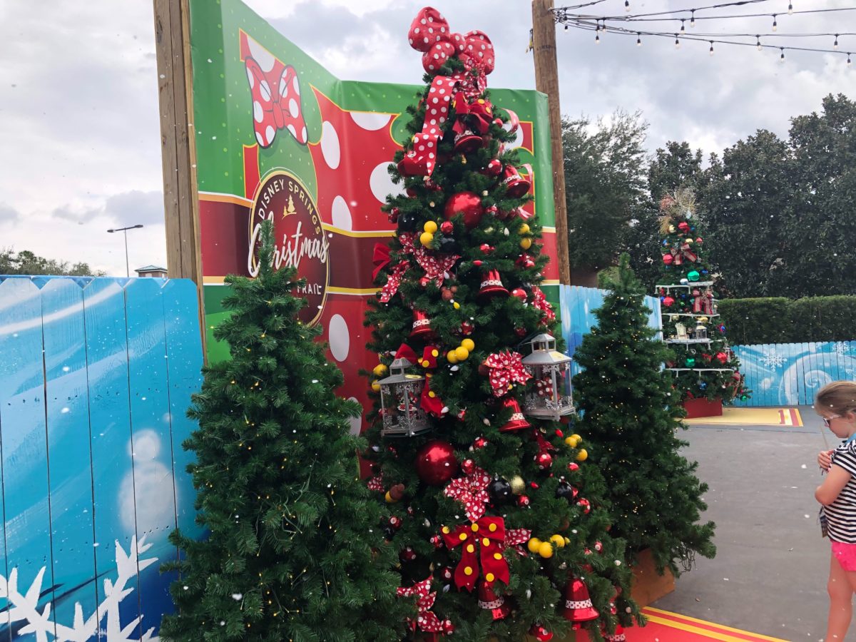 disney springs christmas tree trail 2019