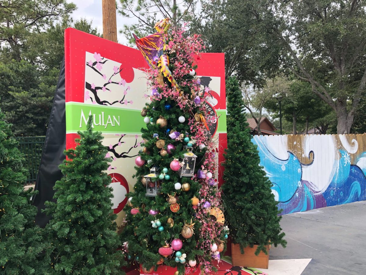 disney springs christmas tree trail 2019