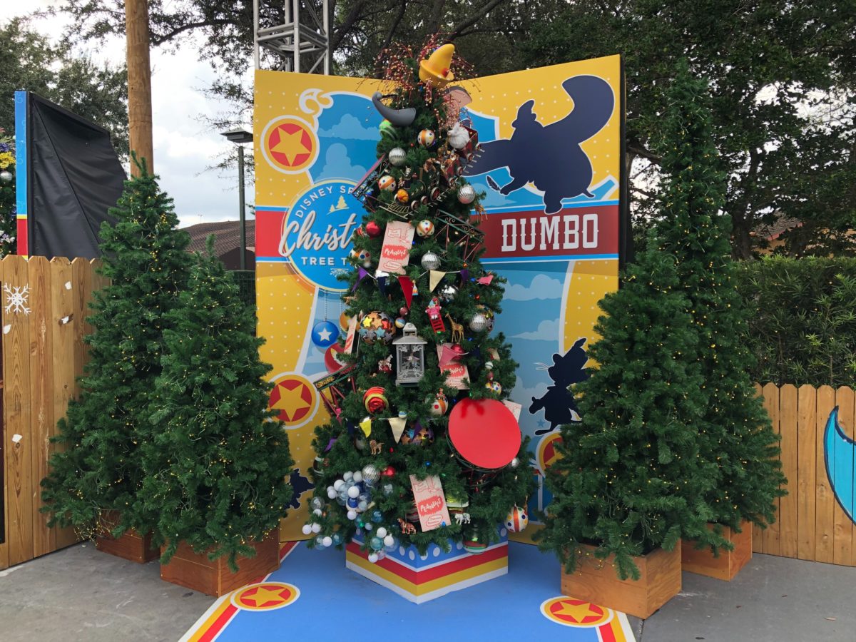 disney springs christmas tree trail 2019