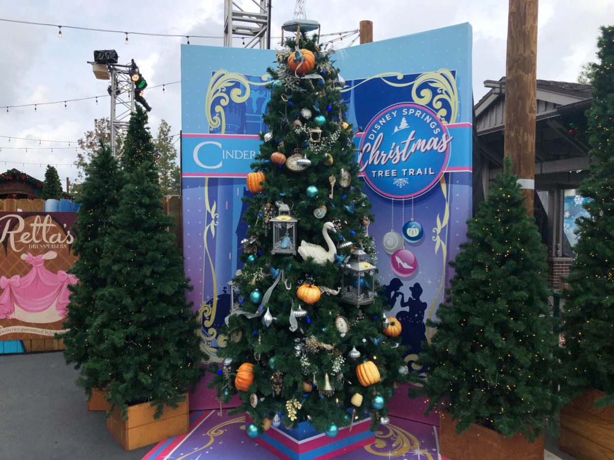 disney springs christmas tree trail 2019