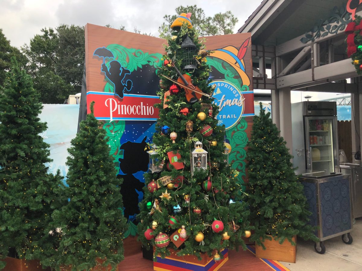 disney springs christmas tree trail 2019