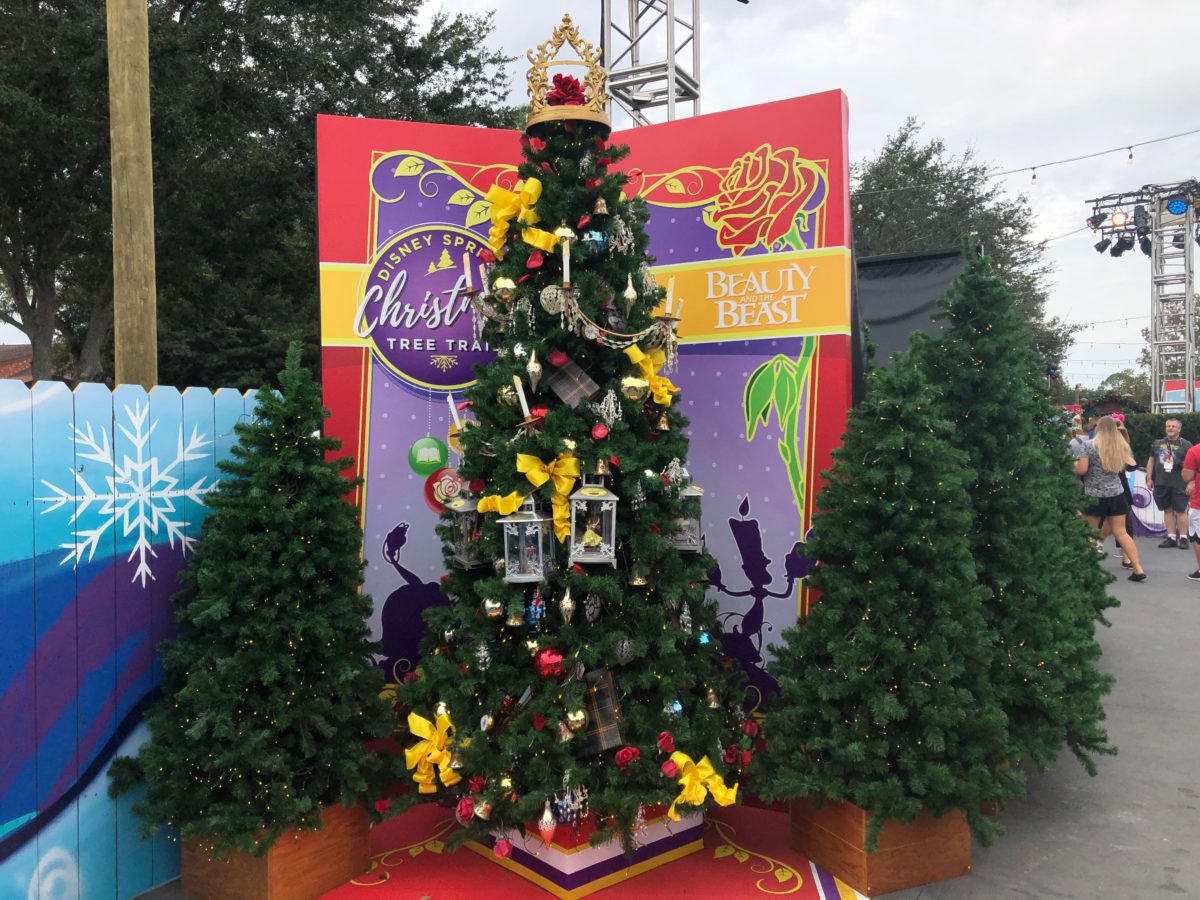disney springs christmas tree trail 2019