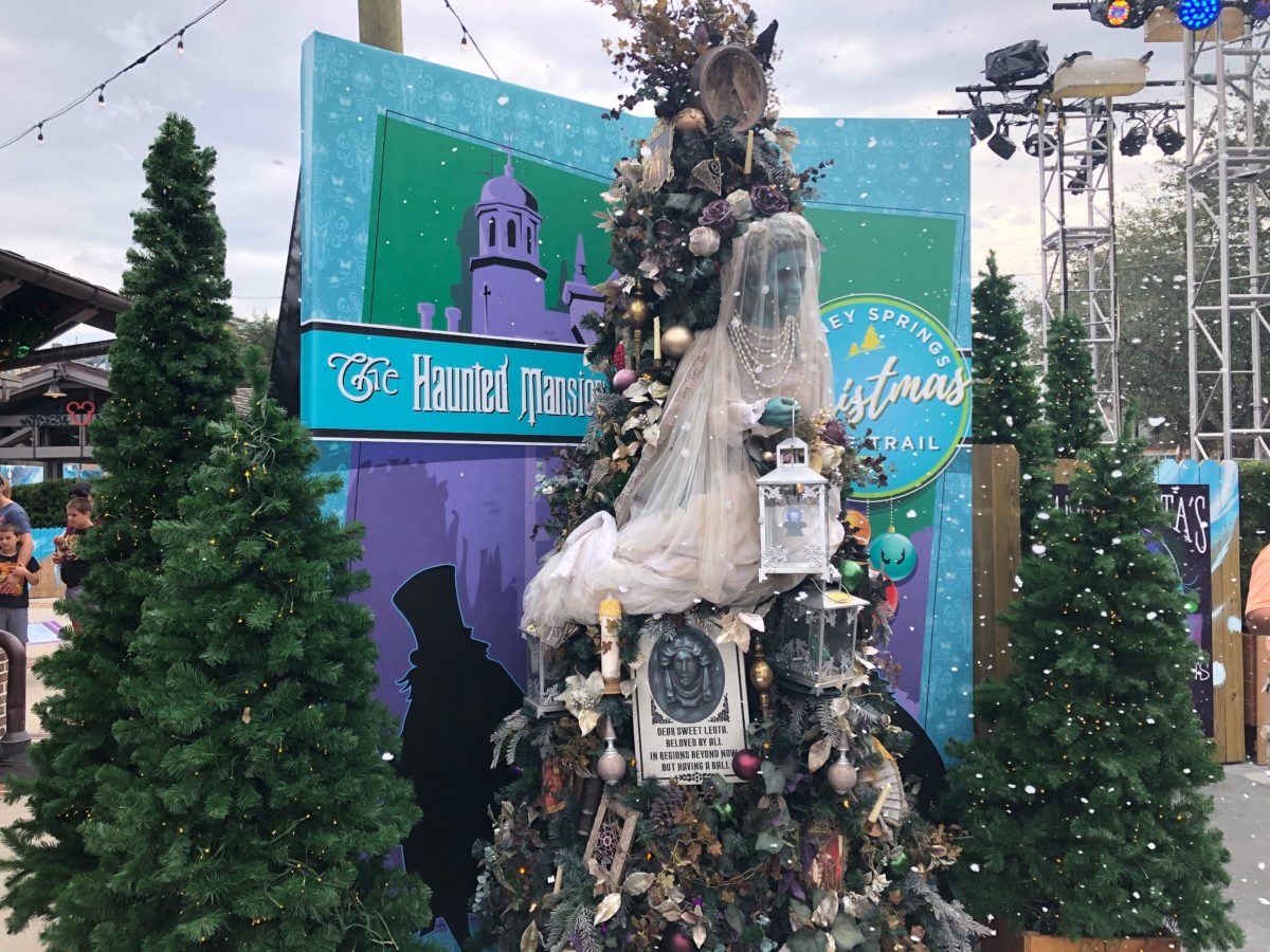 disney springs christmas tree trail 2019