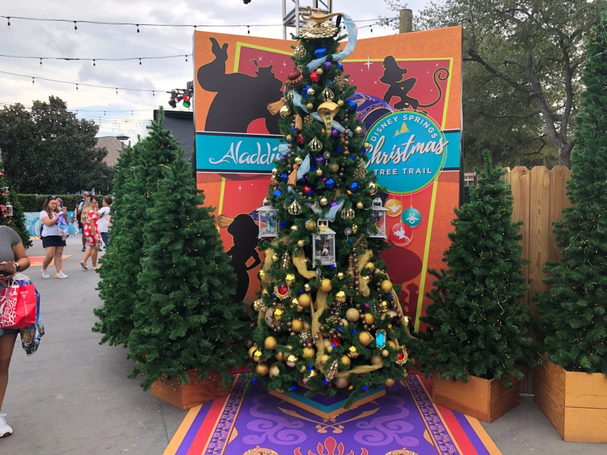 disney springs christmas tree trail 2019