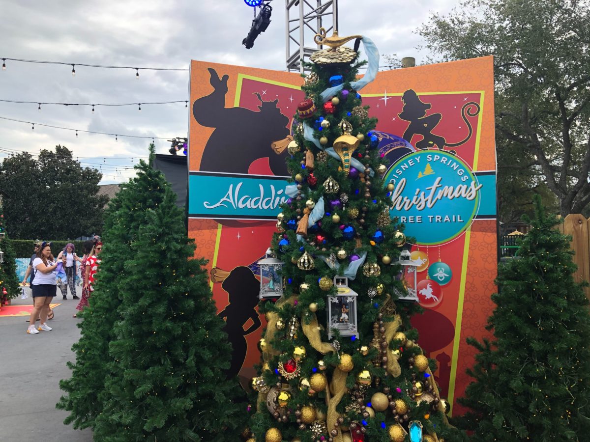 disney springs christmas tree trail 2019