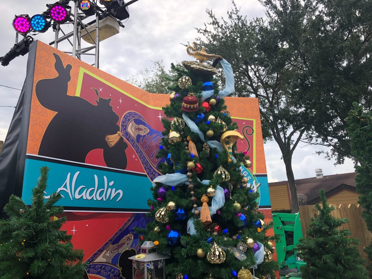 disney springs christmas tree trail 2019
