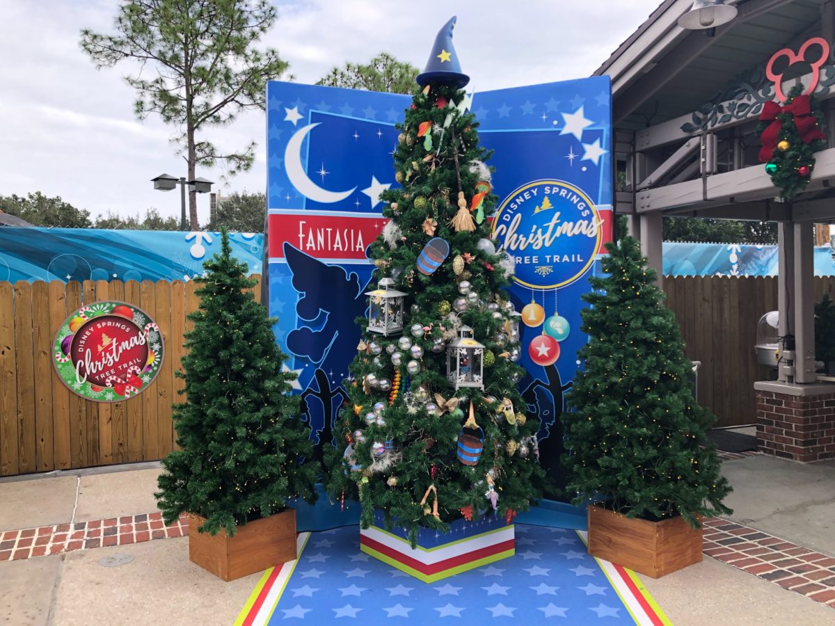 disney springs christmas tree trail 2019