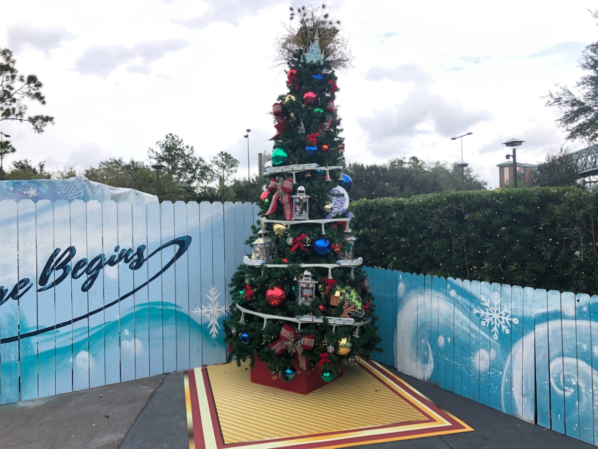 disney springs christmas tree trail 2019