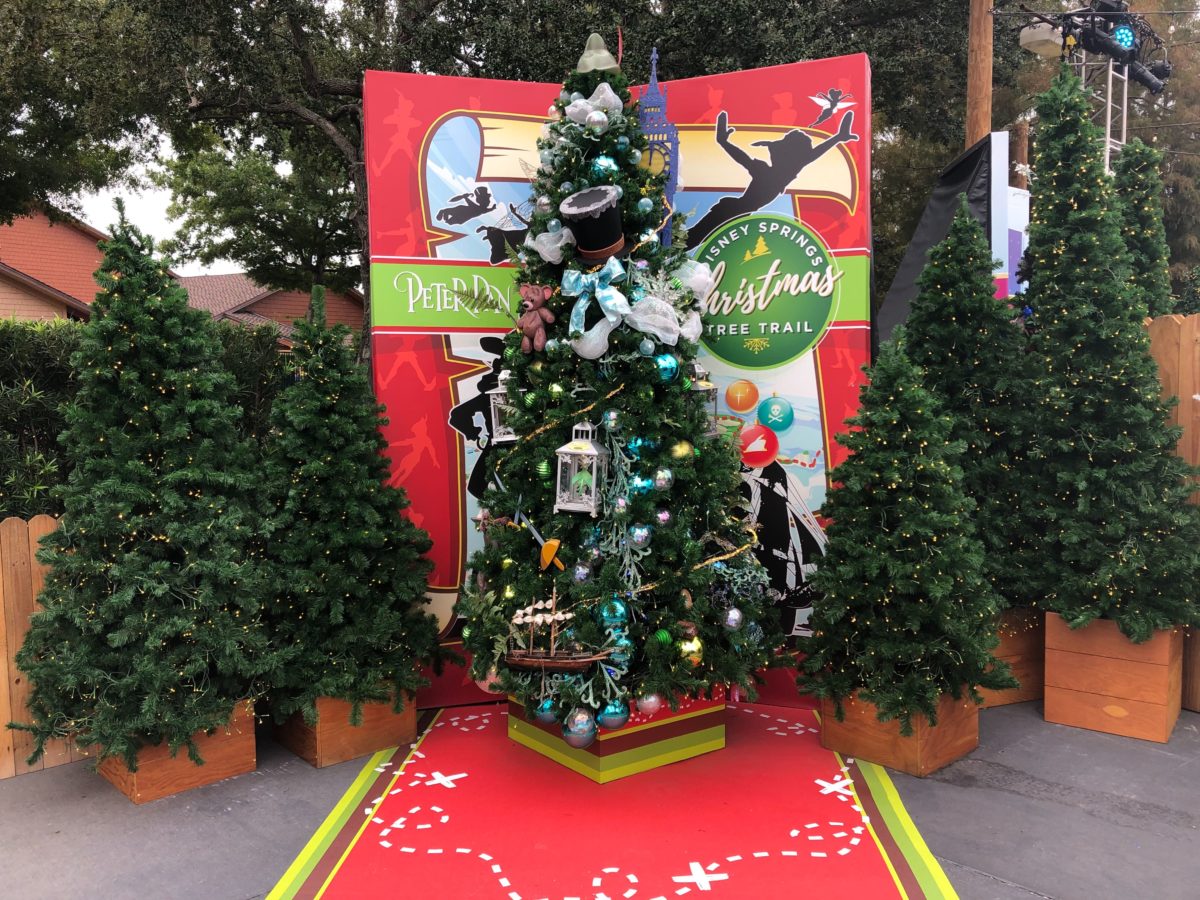 disney springs christmas tree trail 2019