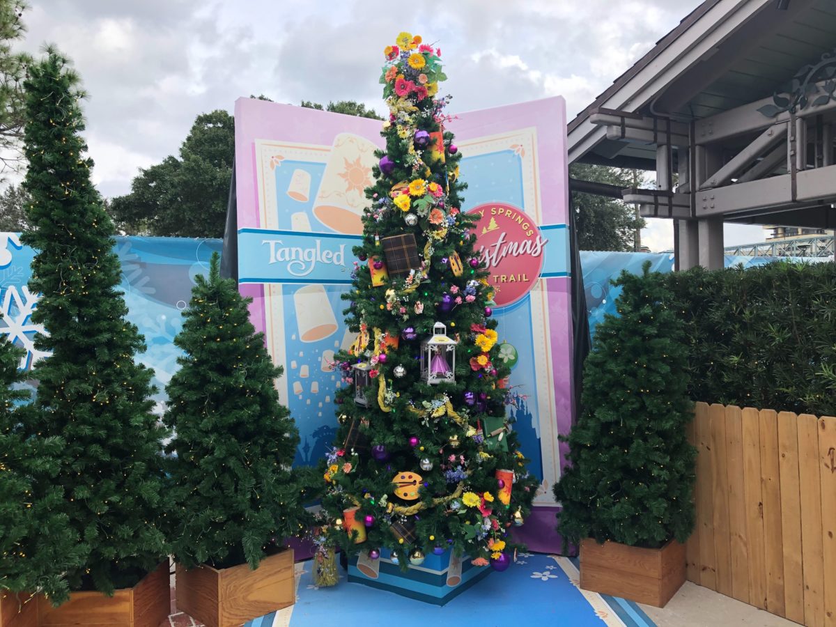 disney springs christmas tree trail 2019