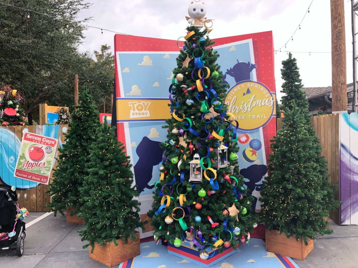 disney springs christmas tree trail 2019