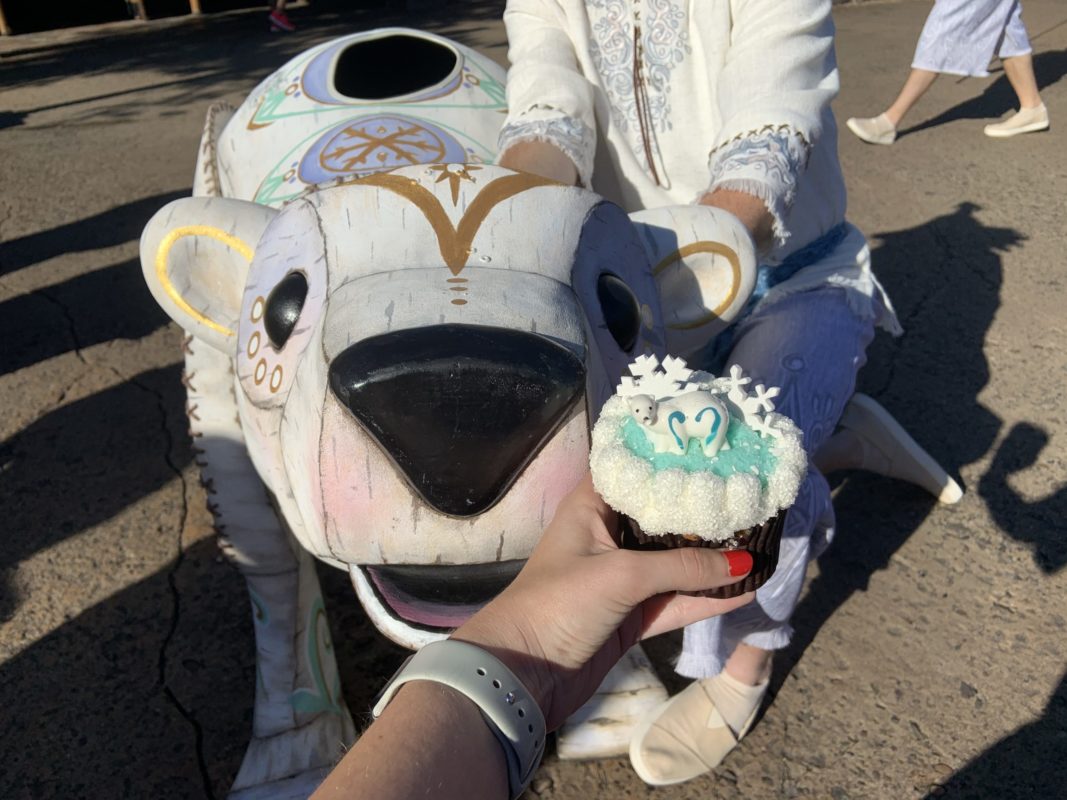 Merry Menagerie cupcake 12/7/19 6