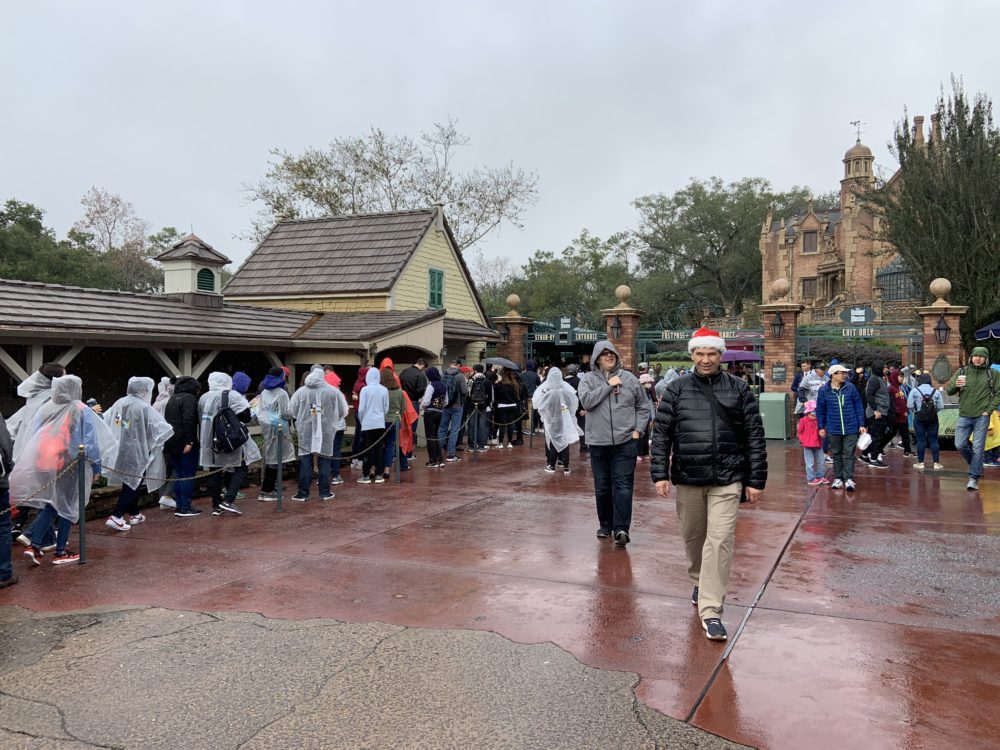 Haunted Mansion line 12/24/19 1