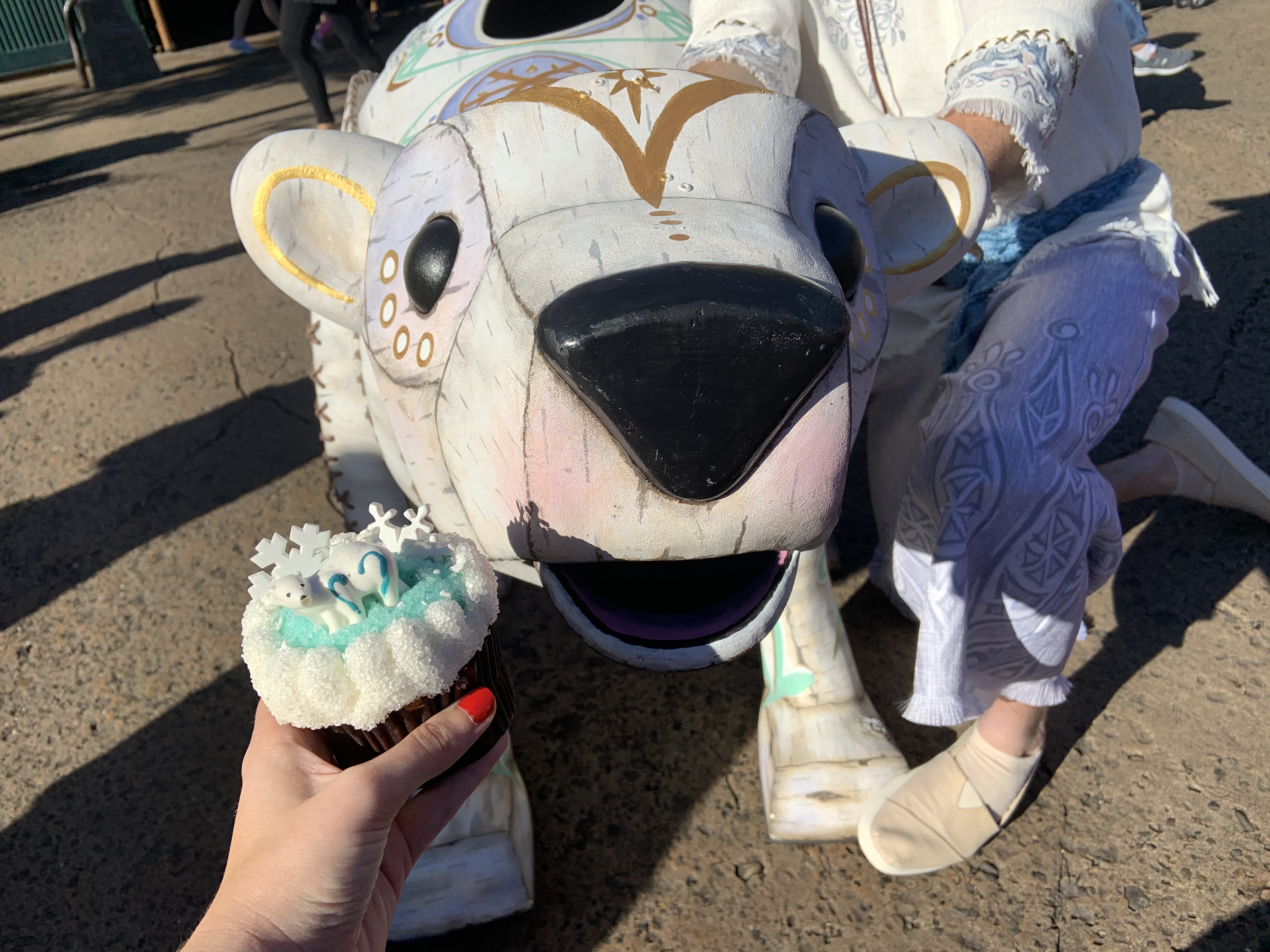 Merry Menagerie cupcake 3
