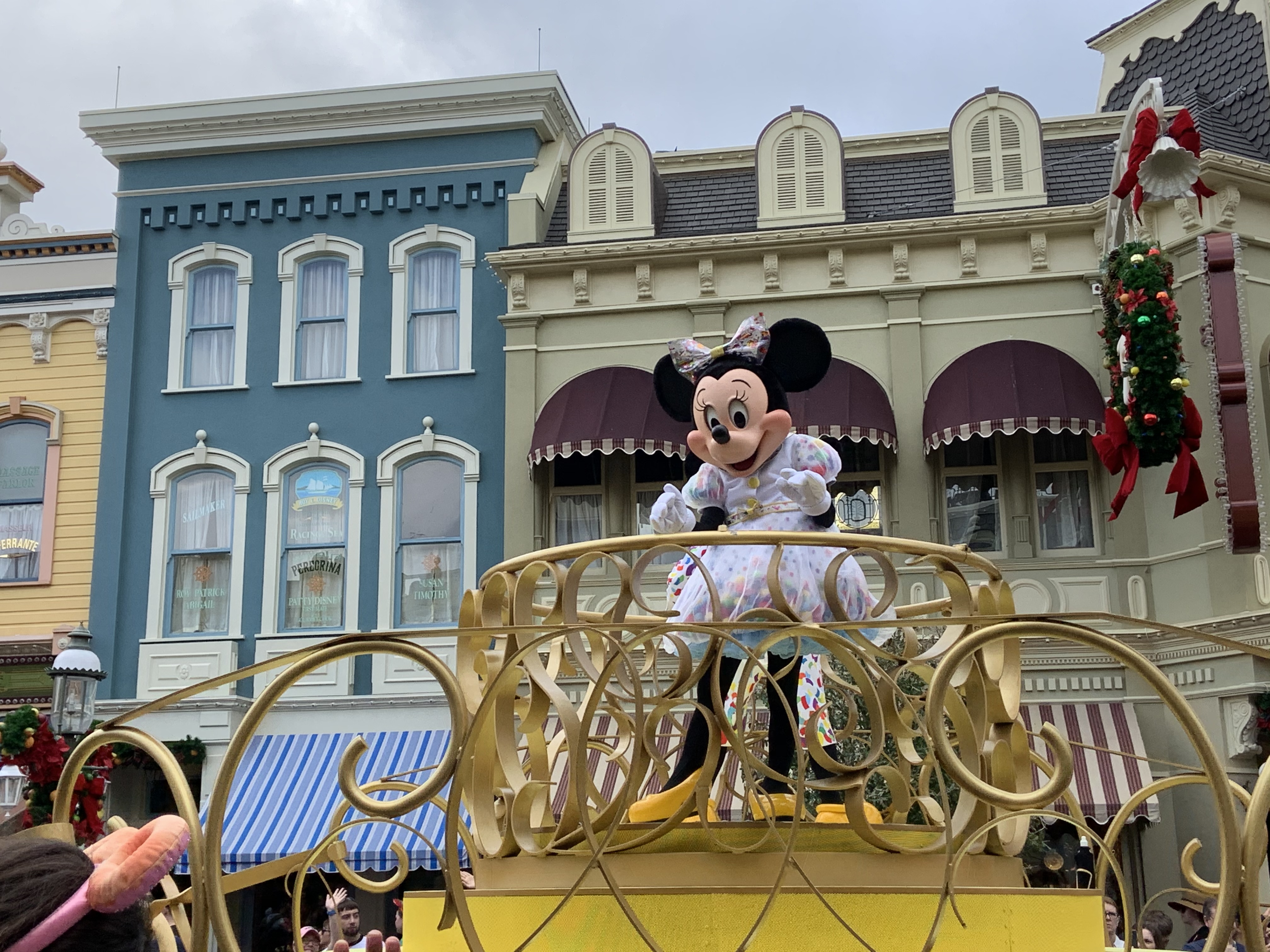 Minnie in Move It Shake It Parade 12/11/19 2