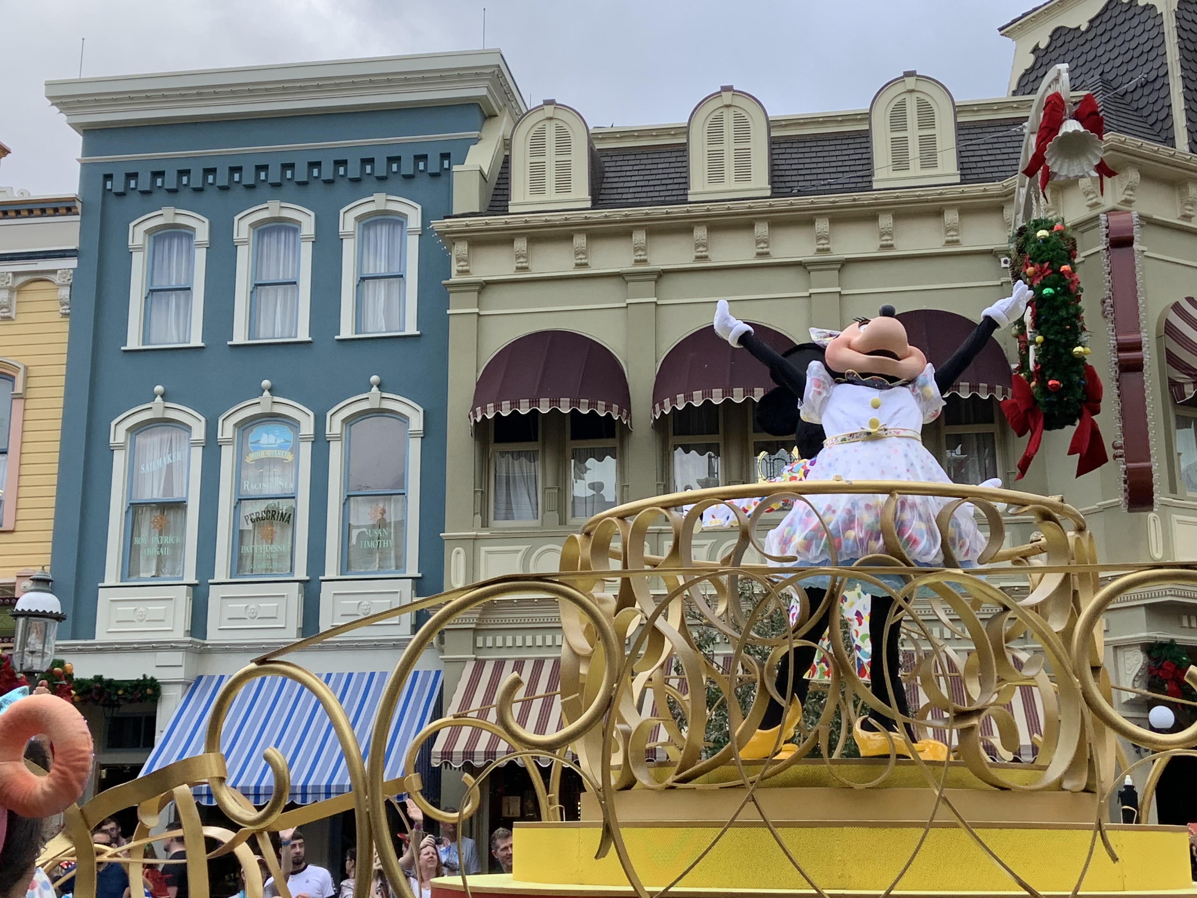 Minnie in Move It Shake It Parade 12/11/19 1