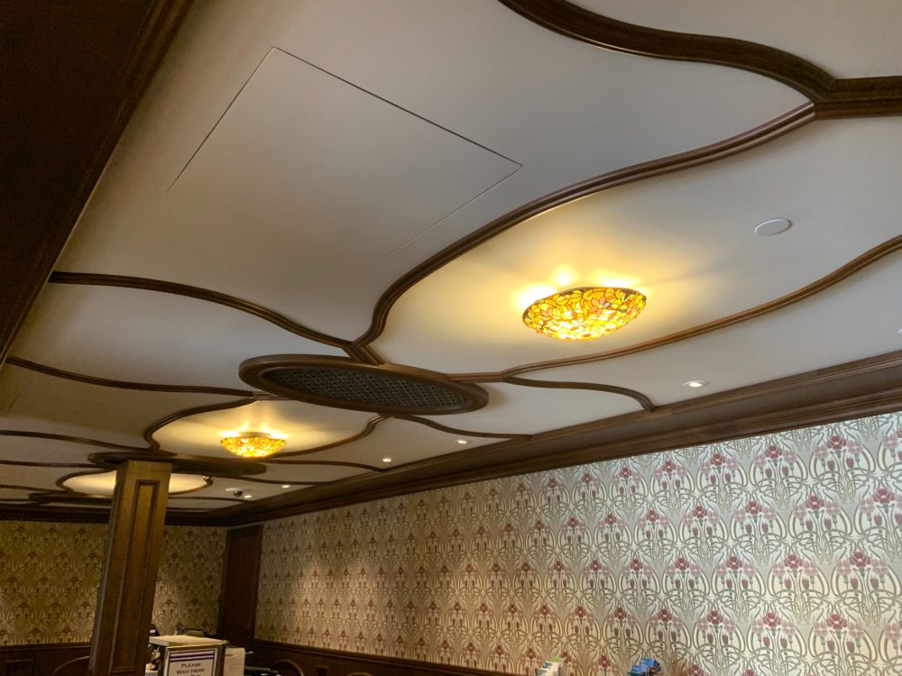 epcot guests relations 12-29-19 - ceiling