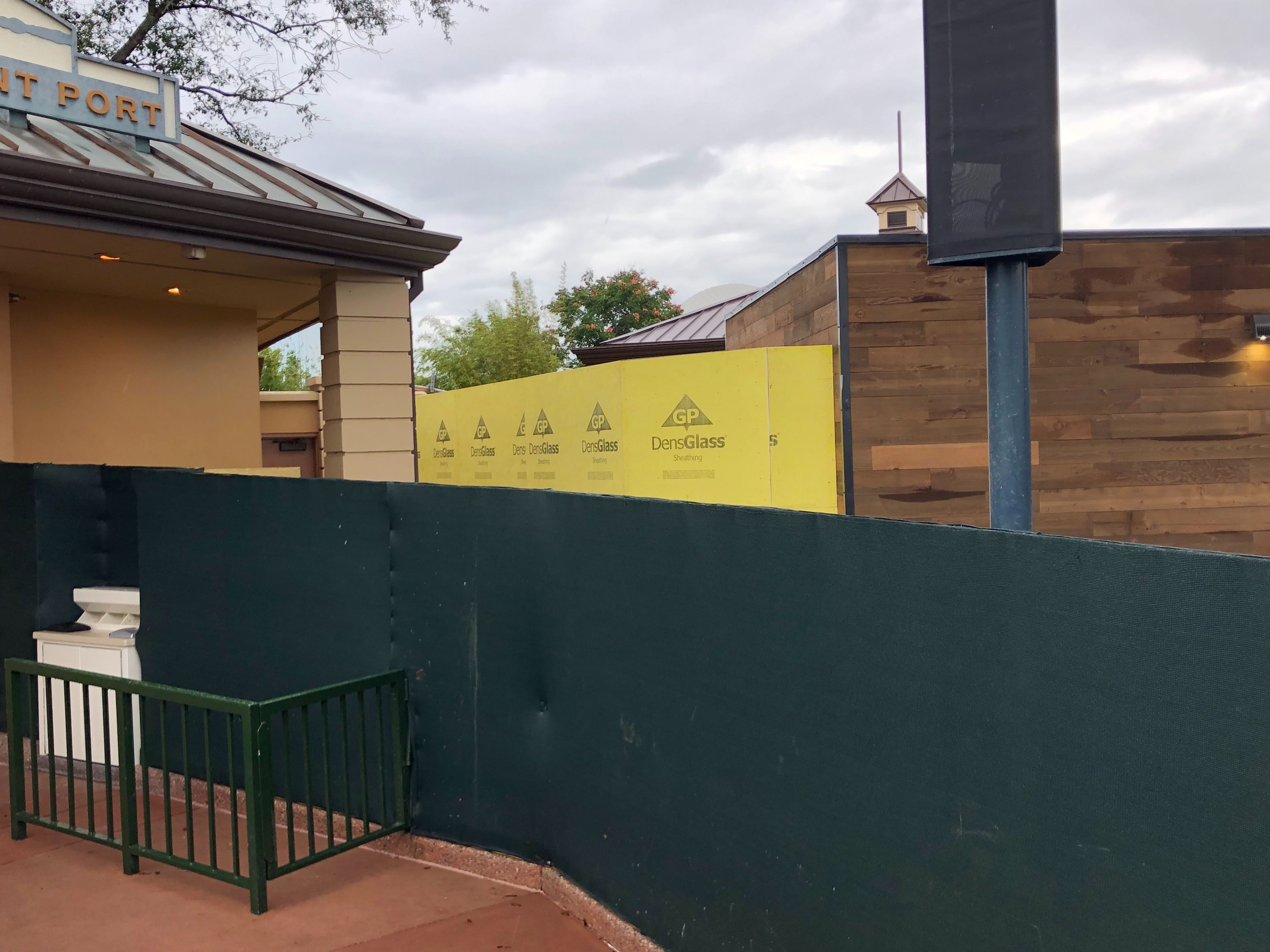 epcot temporary starbucks construction 12-22-19 behind