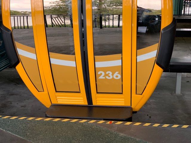 skyliner 12-28-19 - door not closing yellow at bottom