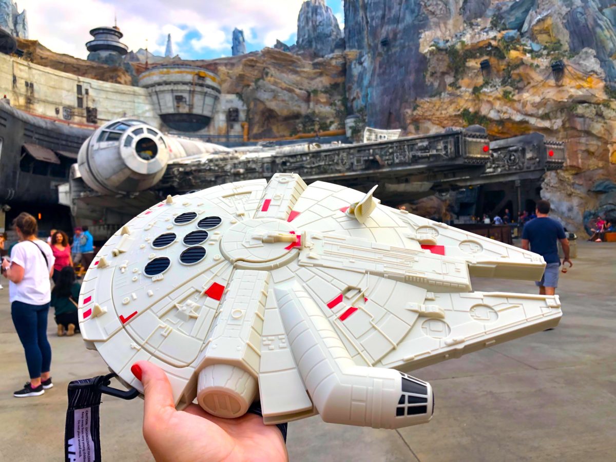 PHOTOS: New Light-Up Star Wars Millennium Falcon Souvenir Popcorn