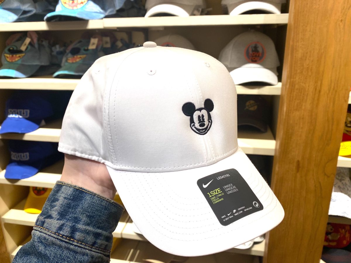 mickey-mouse-nike-hat-disneyland-02-23-2020-2.jpg