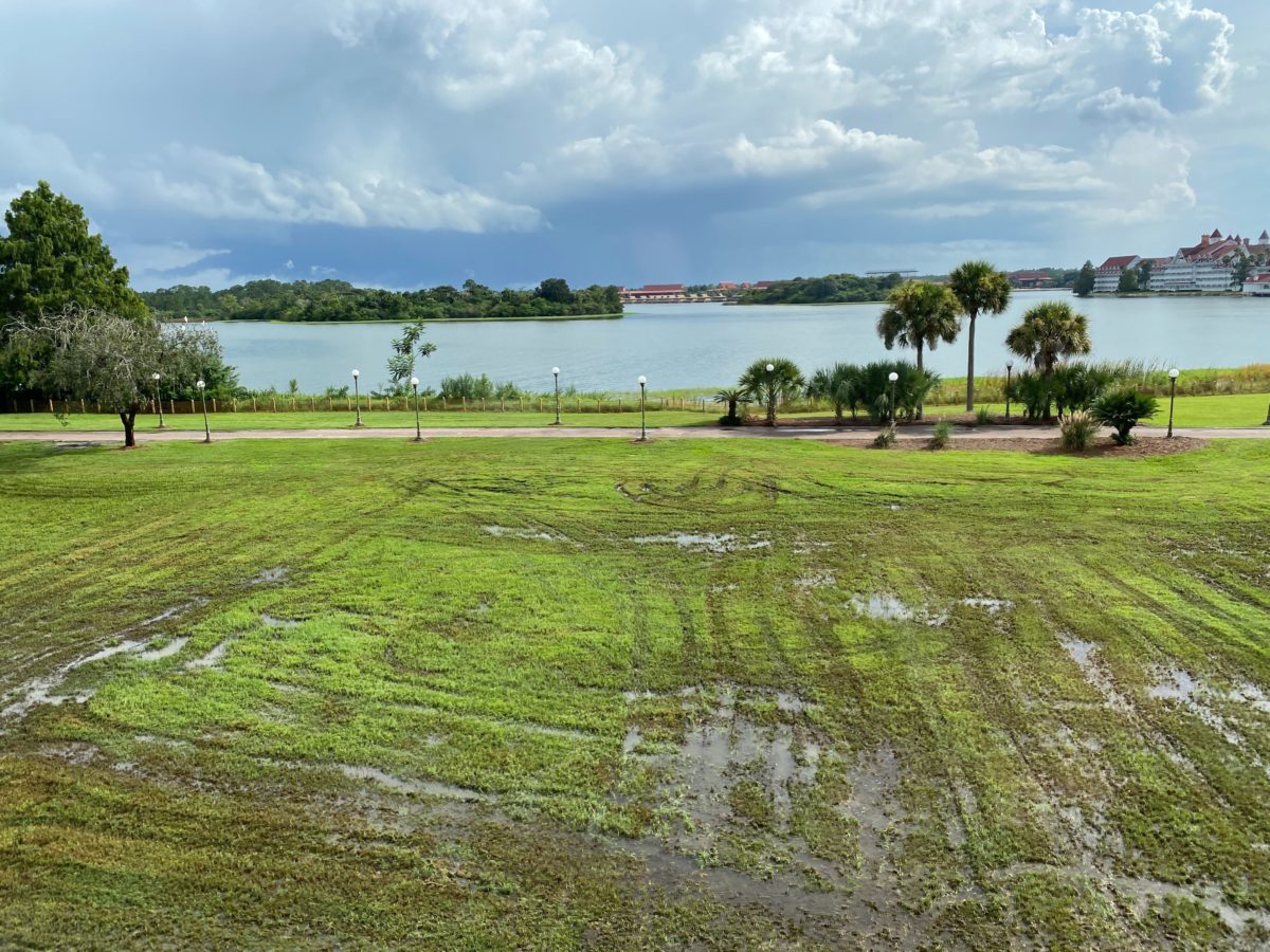 grand-floridian-magic-kingdom-walkway-13